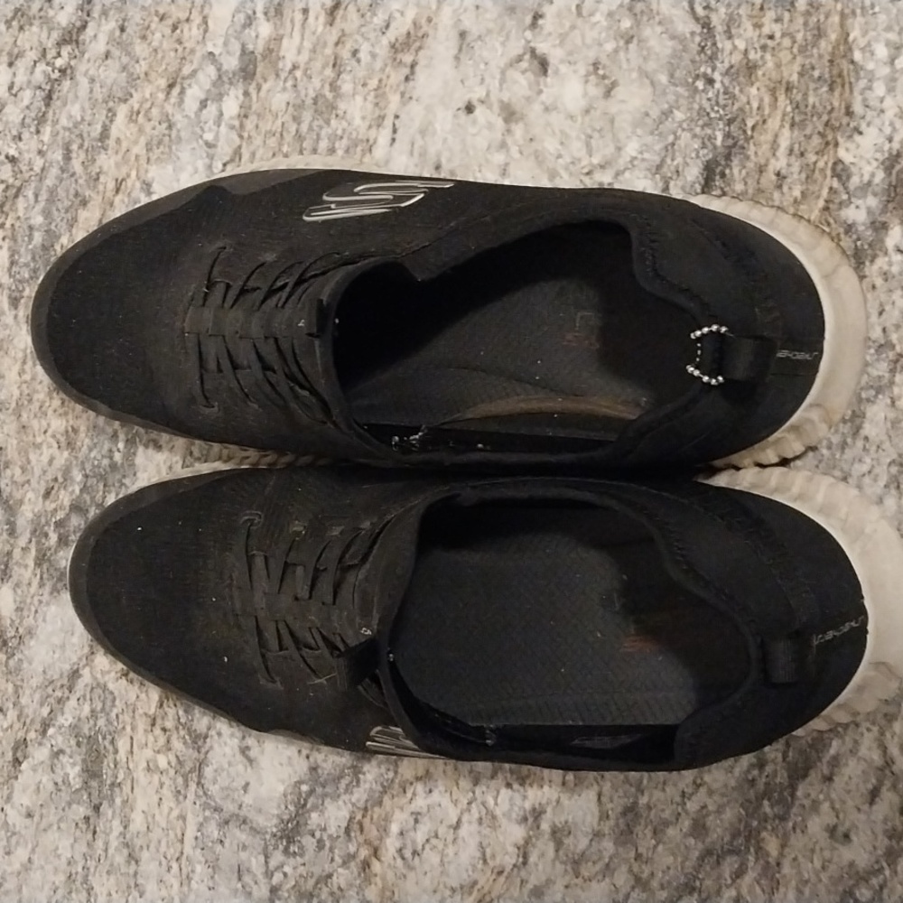 Mens skechers in the size us 13